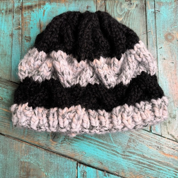 Handcrafted Knit Striped Cable Knit Hat Toque - Picture 4 of 6